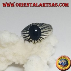 Silberring mit ovalem Cabochon-Onyx-Set mit Rippenfassung