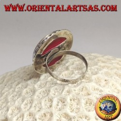 Anillo de plata con madrepora redonda roja (coral) rodeada de discos ajustables (tamaño libre)