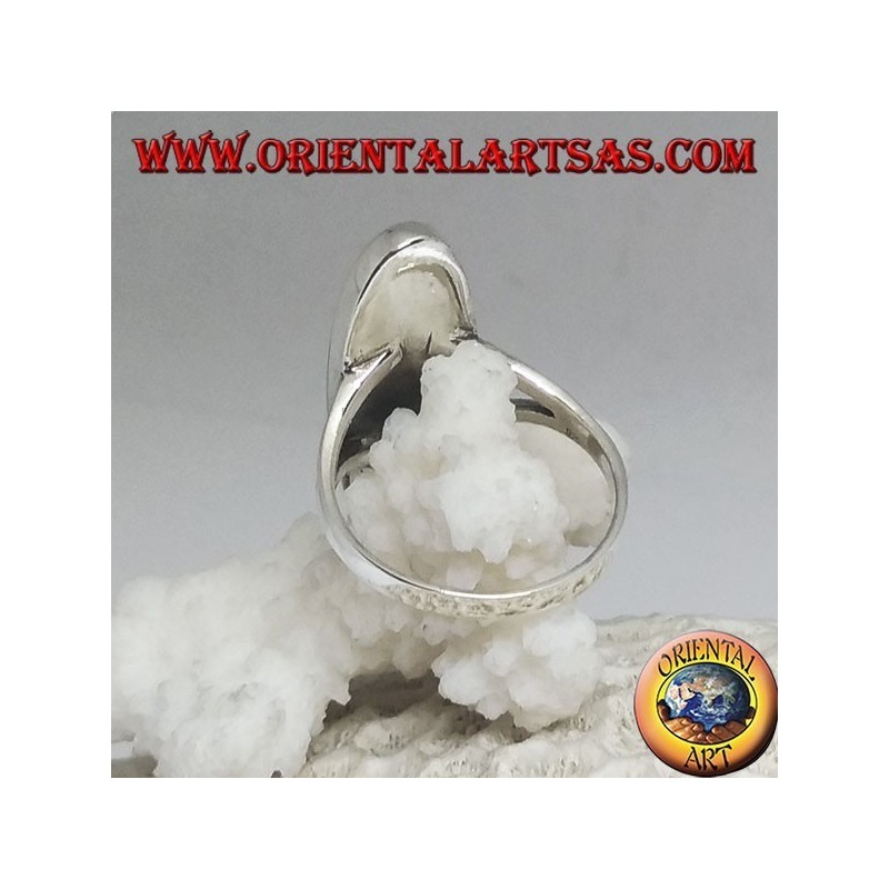 Silberring mit ovalem Onyx, verlängert auf einem glatten Rahmen mit zwei seitlichen Haken