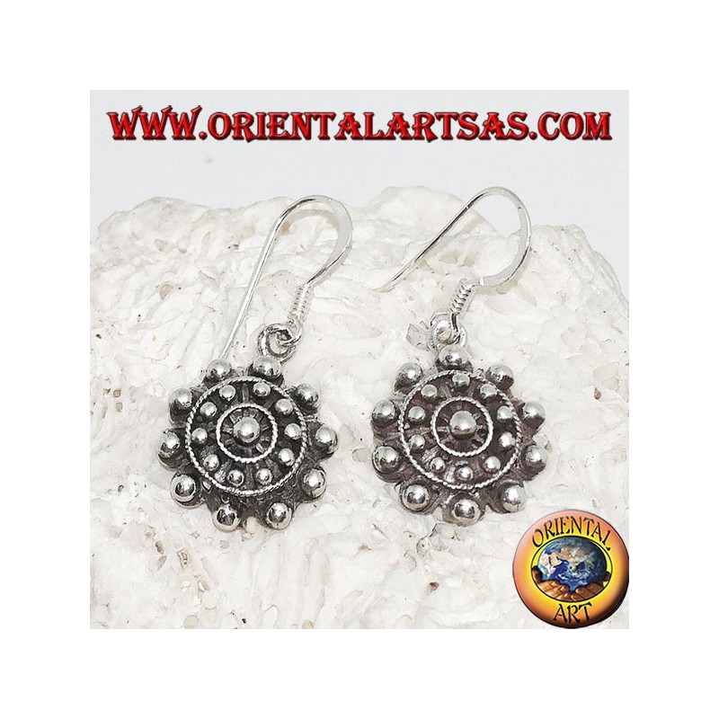 Silberohrringe mit konzentrischen Kugeln und Linien