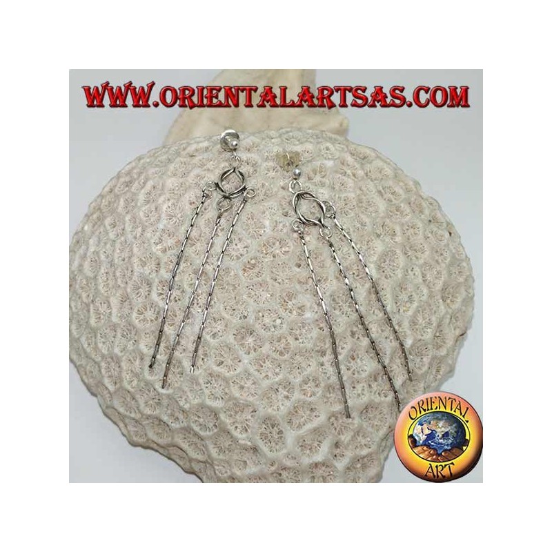 Boucles d'oreilles lobe en argent avec noeud et trois fils tricotés suspendus