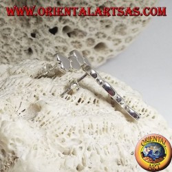 Boucles d'oreilles en argent avec une rangée de 4 coeurs à lobe lisse