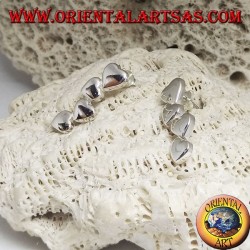 Boucles d'oreilles en argent avec une rangée de 4 coeurs à lobe lisse