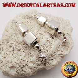 Pendientes de plata con paralelepípedos y esferas alternas con estrella colgante final.