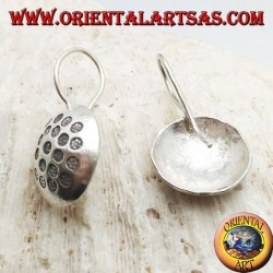 Boucles d'oreilles en argent, cercle arrondi avec disques martelés en bas-relief