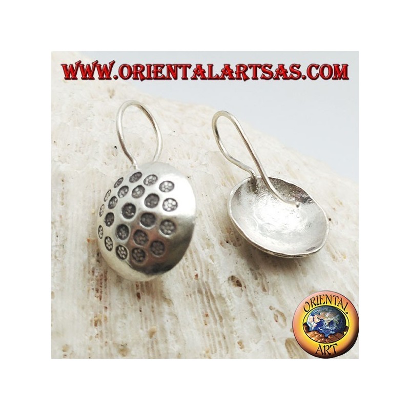 Boucles d'oreilles en argent, cercle arrondi avec disques martelés en bas-relief