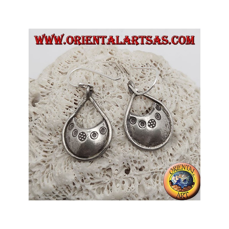 Boucles d'oreilles en argent avec gravures en bas-relief