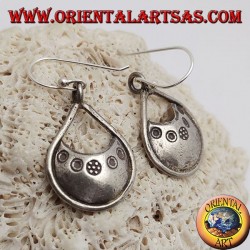 Boucles d'oreilles en argent avec gravures en bas-relief