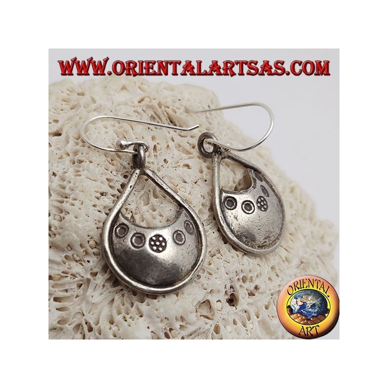 Boucles d'oreilles en argent avec gravures en bas-relief