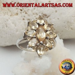 Anillo de flores ovaladas de plata formado por topacios de lanzadera de citrino incrustado