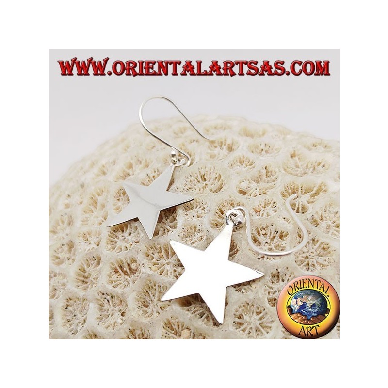 Boucles d'oreilles en argent avec petite étoile plate lisse