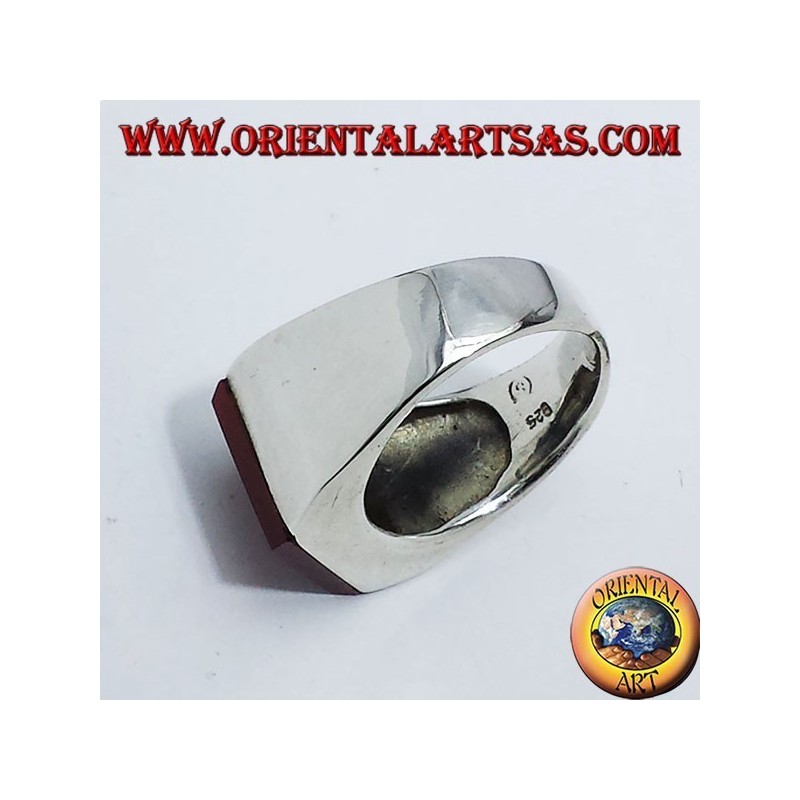 Anillo de plata lisa con cornalina cuadrada superpuesta