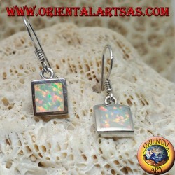 Orecchini in argento pendenti con opale bianco quadrato e montatura liscia