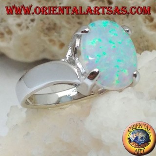 Bague en argent avec ensemble opale blanc ovale et cadre incurvé sur les côtés