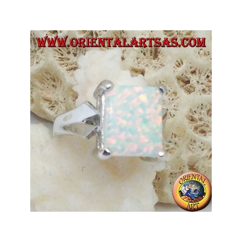 Bague en argent avec ensemble opale blanc rectangulaire et monture en V sur les côtés