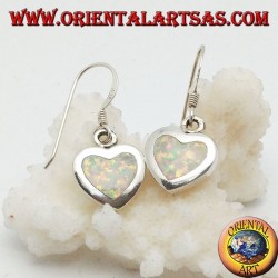 Boucles d'oreilles en argent avec opale blanche en forme de coeur et monture lisse