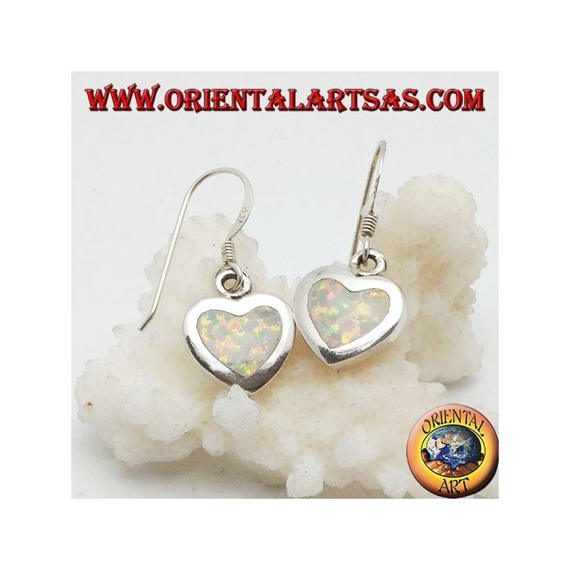 Boucles d'oreilles en argent avec opale blanche en forme de coeur et monture lisse