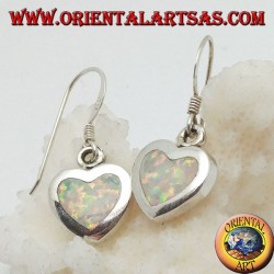Silberne Ohrringe mit herzförmigem weißem Opal und glattem Rahmen