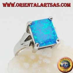 Silver ring with embedded rectangular blue fire opal and V-frame on the sides