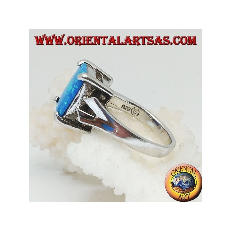 Silver ring with embedded rectangular blue fire opal and V-frame on the sides