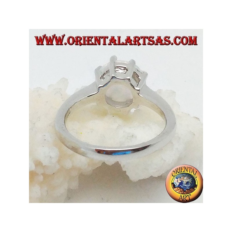 Anello in argento con opale bianco a incastonatura multipla