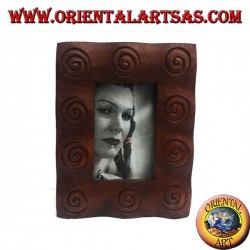 Photo frame with spirals engraved in pine wood 25x20 cm
