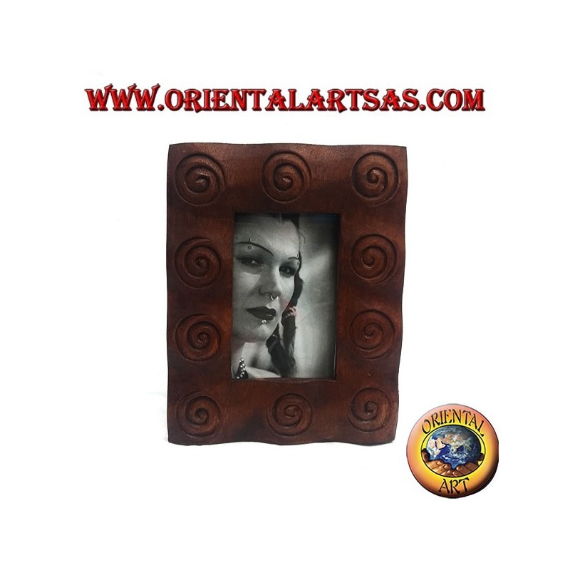 Photo frame with spirals engraved in pine wood 25x20 cm