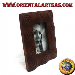 Photo frame with spirals engraved in pine wood 25x20 cm