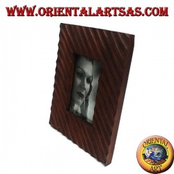 Photo frame with oblique lines engraved in pine wood 25x20 cm