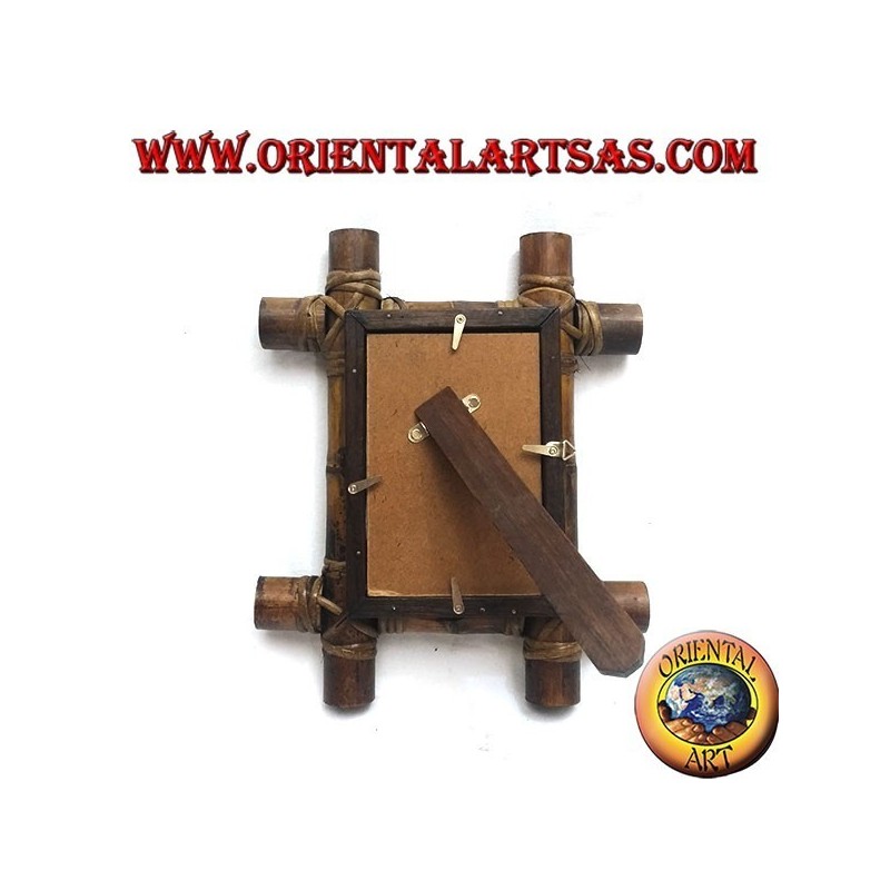 Marco de fotos en madera de teca y con inserción de cuatro cañas de bambú de 28x23 cm.