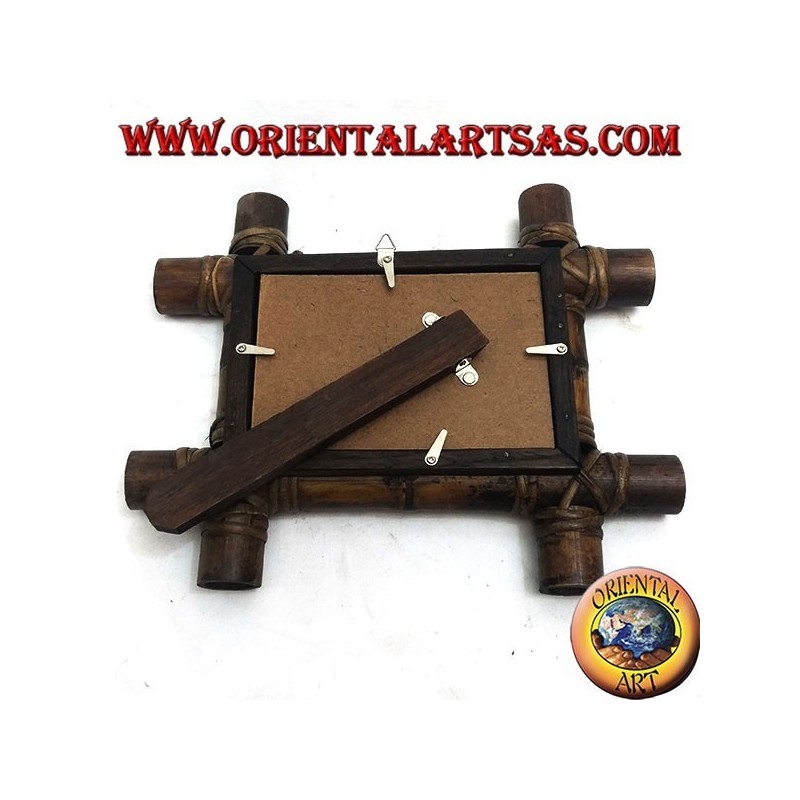 Marco de fotos en madera de teca y con inserción de cuatro cañas de bambú de 28x23 cm.