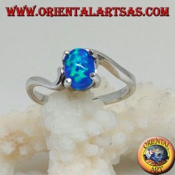 Bague en argent avec ensemble opale bleu ovale et sertissage asymétrique