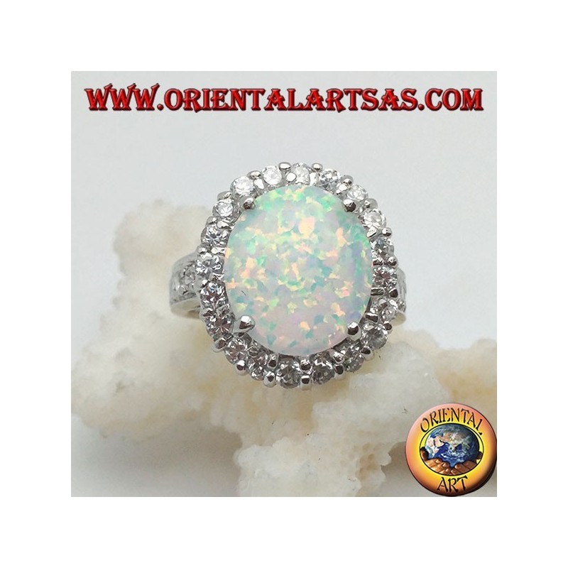Bague en argent avec opale arlequin ovale sertie de zircons autour et sur les côtés