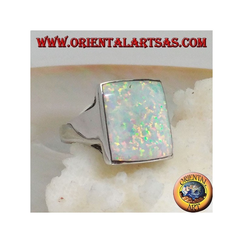 Bague en argent avec grande opale arlequin carré ajourée aux coins