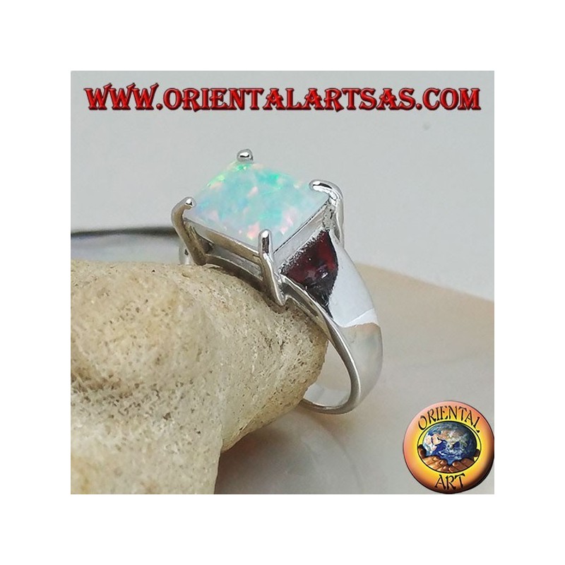 Anillo de plata con ópalo arlequín rectangular horizontal en cuatro
