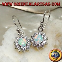 Orecchini in argento pendente con opale arlecchino tondo incastonato contornato da zirconi (piccolo)