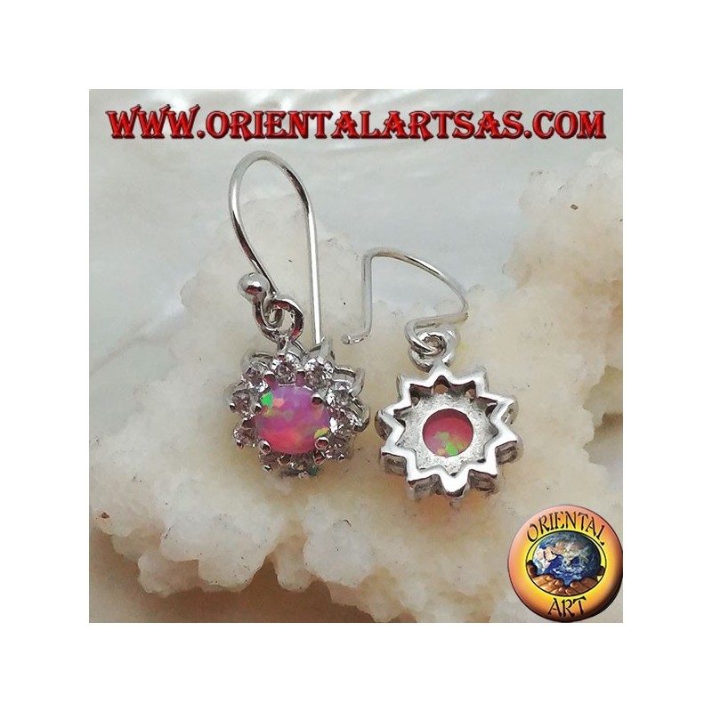 Orecchini in argento pendente con opale rosa tondo incastonato contornato da zirconi (piccolo)