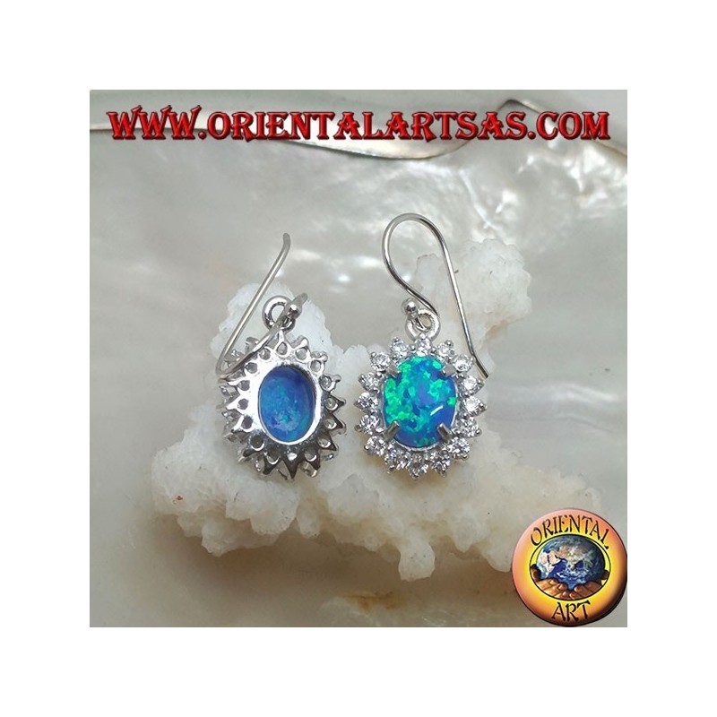 Orecchini in argento pendenti con opale di fuoco blu ovale incastonato contornato da zirconi (grande)