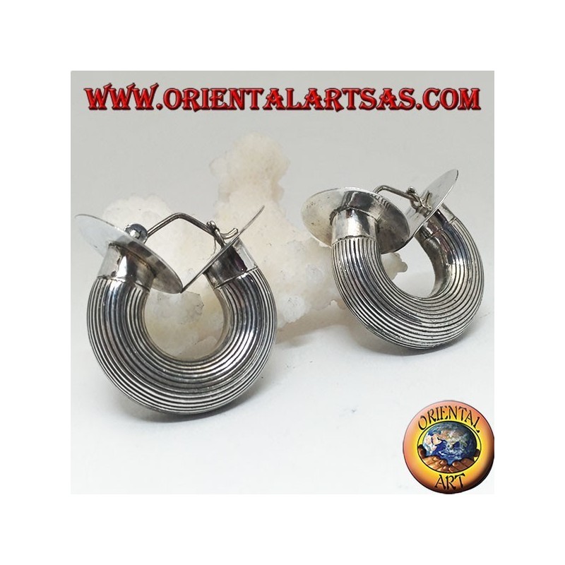 Boucles d'oreilles en argent à larges rayures avec section cylindrique et disques finaux