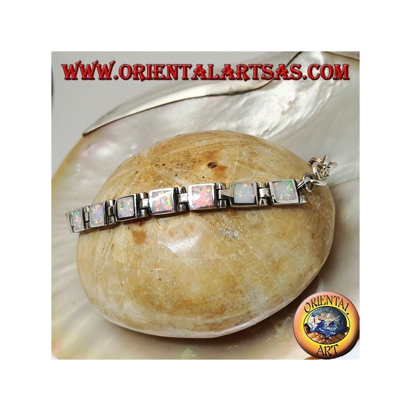 Bracelet montre en argent avec dix-huit opales arlequin carrées