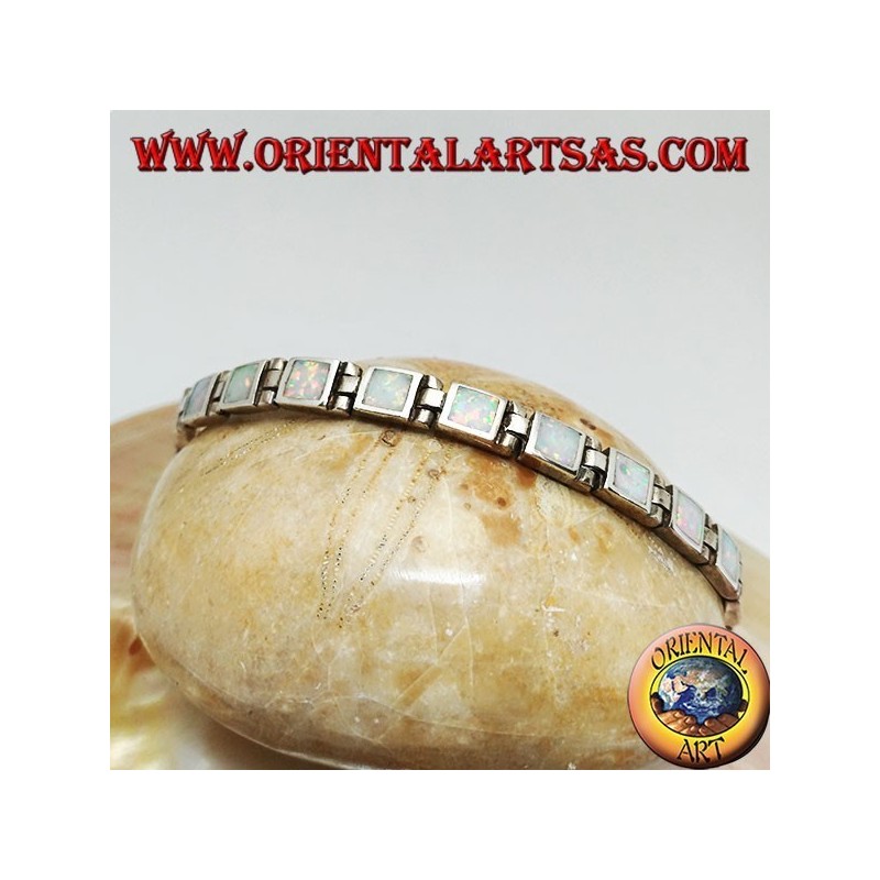 Bracelet montre en argent avec dix-huit opales arlequin carrées