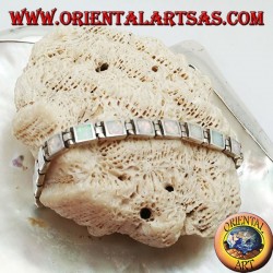 Silbernes Uhrenarmband mit achtzehn quadratischen Harlekinopalen