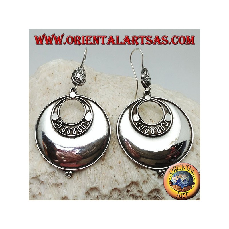 Grandes boucles d'oreilles rondes en argent avec disques concentriques et trois boules en dessous