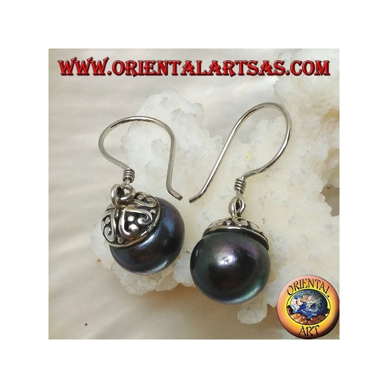 Pendientes de plata con perla gris de agua dulce y decoración étnica.