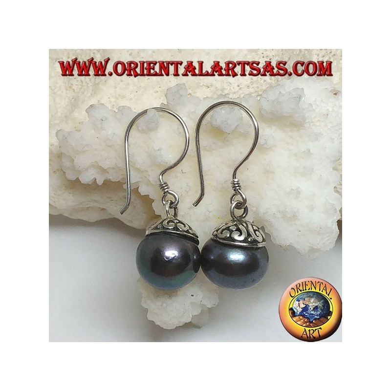 Pendientes de plata con perla gris de agua dulce y decoración étnica.