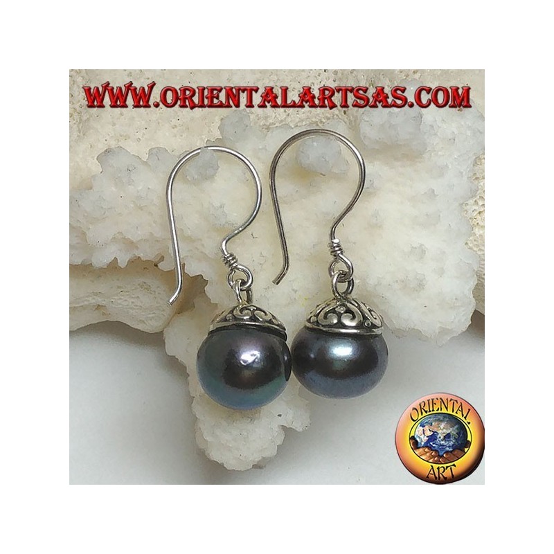 Pendientes de plata con perla gris de agua dulce y decoración étnica.