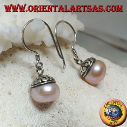 Pendientes de plata con perla rosa de agua dulce y decoración étnica.