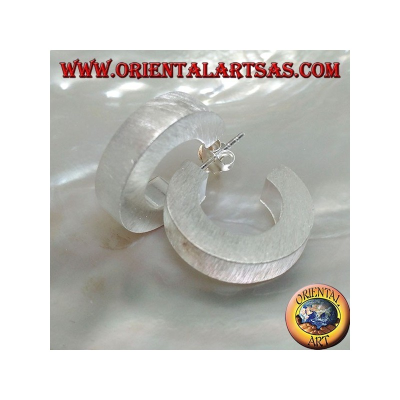 Silberne Ohrringe mit breitem Quadrat und satiniertem Finish und 20 mm Schmetterlingsverschluss