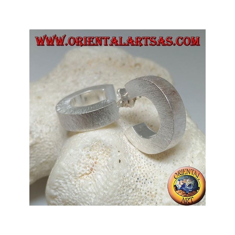 Boucles d'oreilles en argent à large cercle carré avec finition satinée et fermoir papillon 20 mm