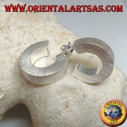 Wide squared circle silver earrings with satin finish and 20 mm butterfly clasp